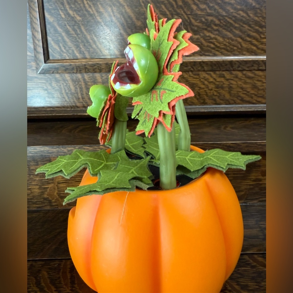 Hyde & EEK Animated Pumpkin Dancing Singing Venus Flytrap Vines Halloween Decor - Picture 13 of 17